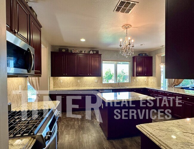 Building Photo - 3576 Hume St