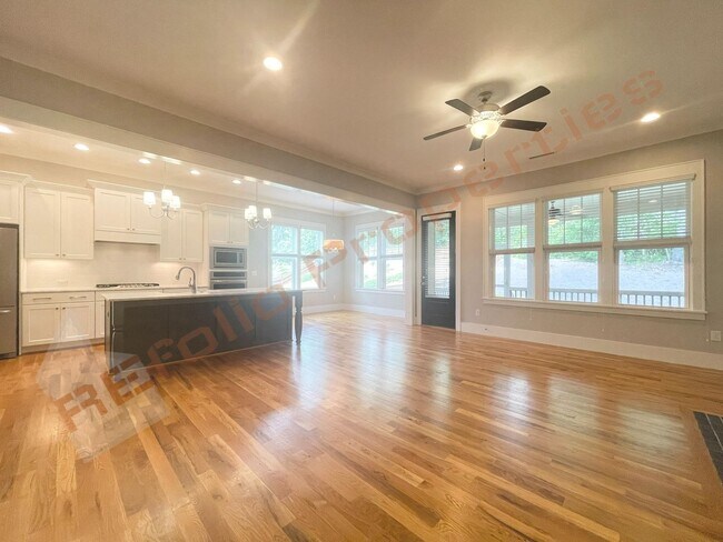 Building Photo - 413 Ancient Oaks Dr
