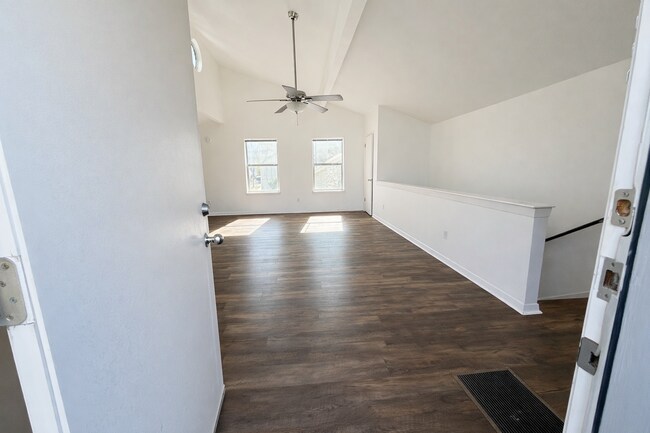 Building Photo - 212 Lessin Ln