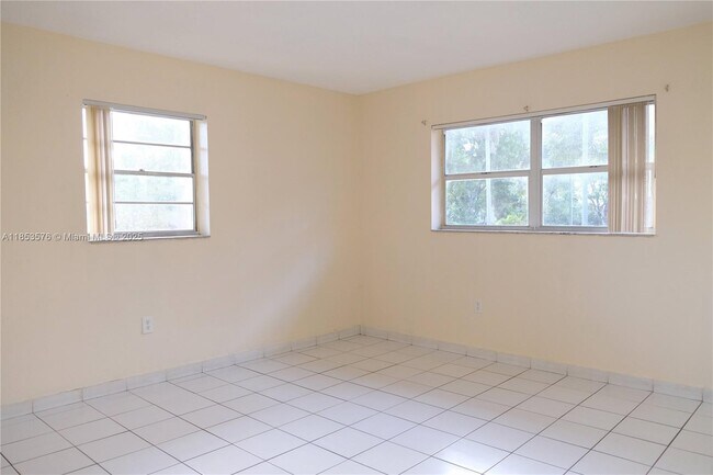 Building Photo - 9962 SW 88th St