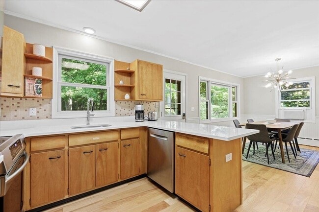 Building Photo - 275 Hillvale Rd