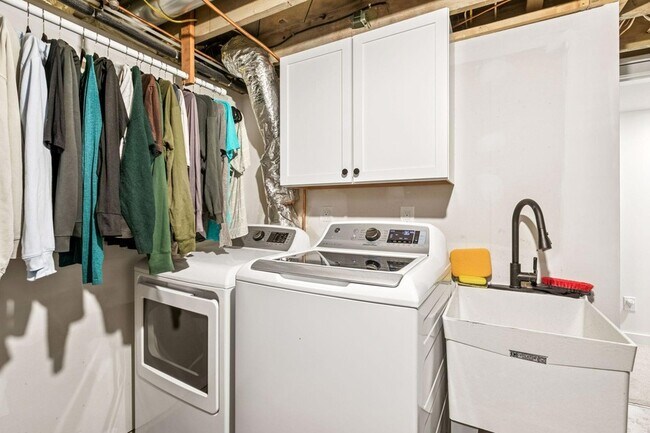 Building Photo - 3040 Hampshire Ave S