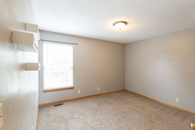 Building Photo - 16131 S Matt Ct
