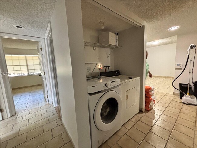 Building Photo - 1668 N Goldeneye Ln