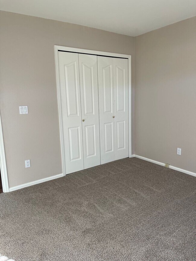 Building Photo - 66 Wild Rose Dr