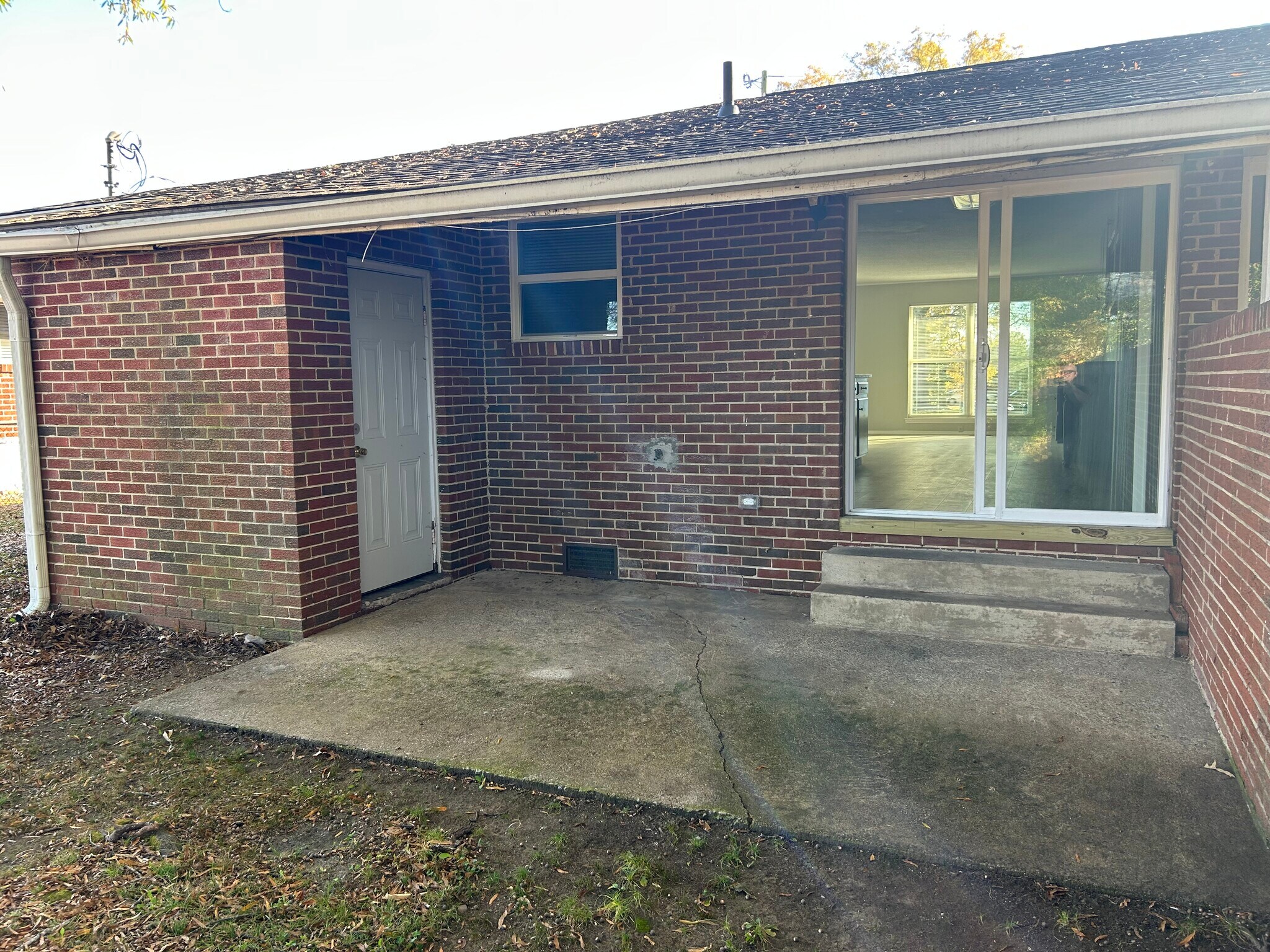 Building Photo - 33 Phillips Dr