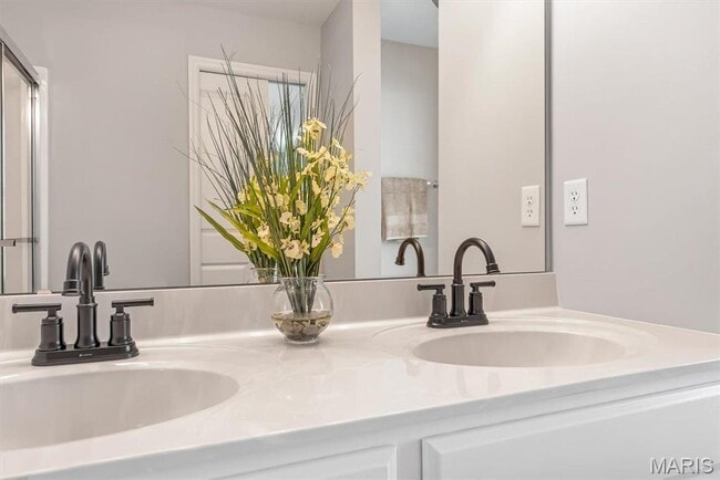 Building Photo - 5044 Arpent St