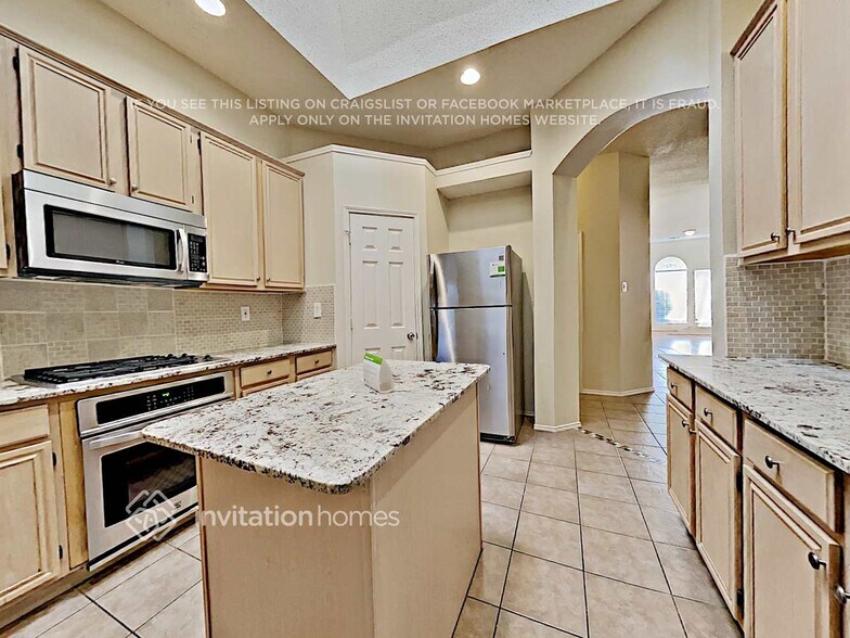Building Photo - 1777 Meyerwood Ln S