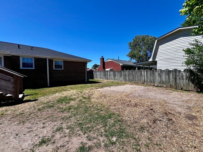 Building Photo - Stunning Renovated Ranch off Indian River