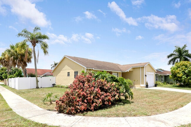 Building Photo - 108 Greenbriar Dr