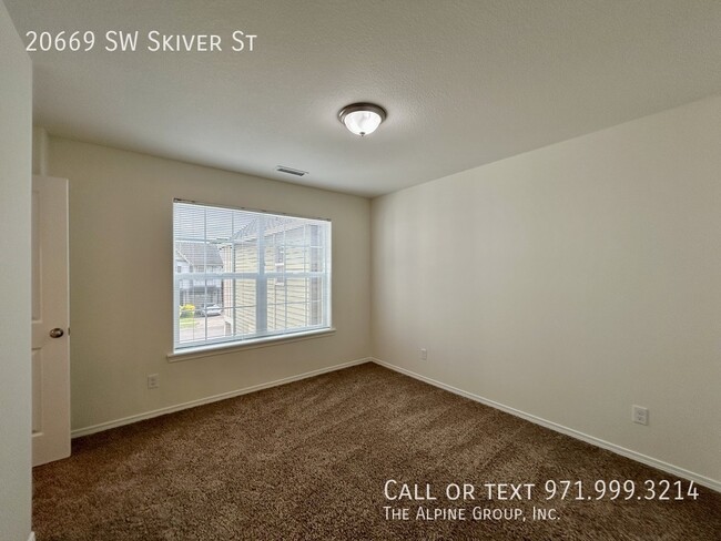 Building Photo - 20669 SW Skiver St