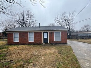 Building Photo - Newly remodeled in HIllview/Bullitt County