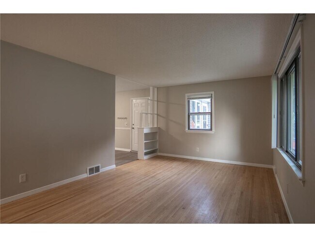 Building Photo - 5412 Maryland Ave N