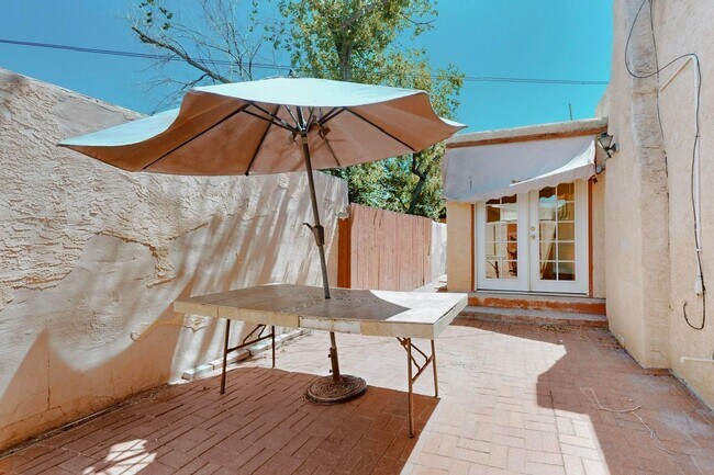 Building Photo - 212 Mesa St SE