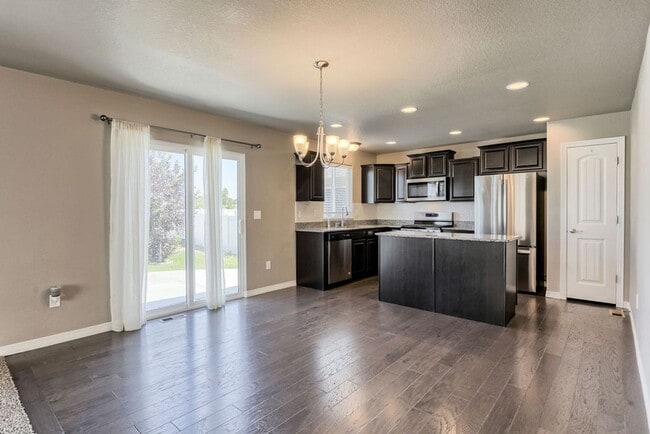 Building Photo - 1748 Ruddlesway Dr