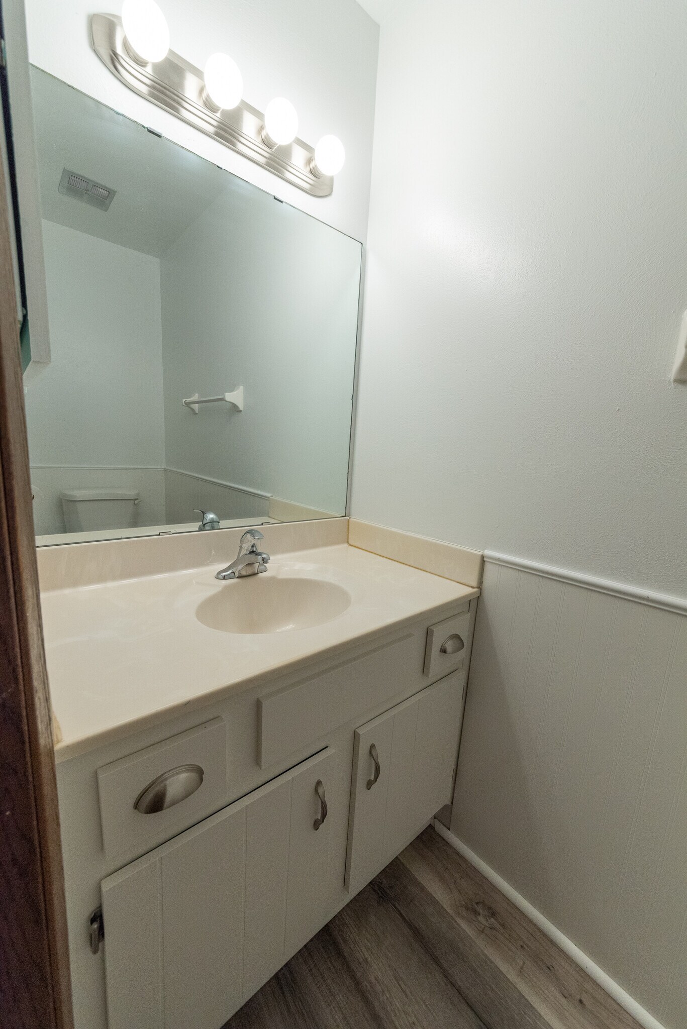 Powder Room - 5312 Trafalger Pl