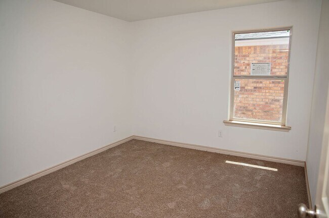 Building Photo - Lease This Stunning New Construction | Irr...