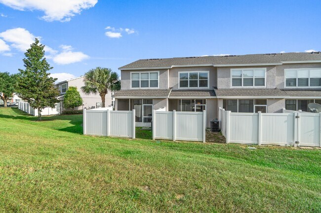 Building Photo - **NEWLY REMODELED ** MAINTENANCE FREE TOWNHOME/ NO APPLICATION FEES**