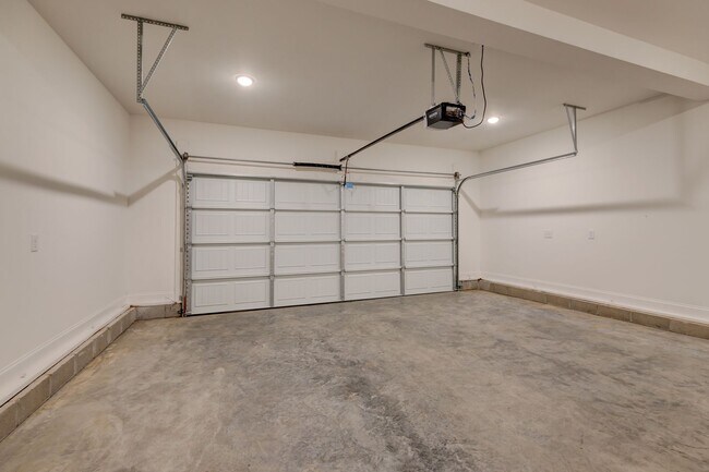 Building Photo - 1385 Harmon Ln