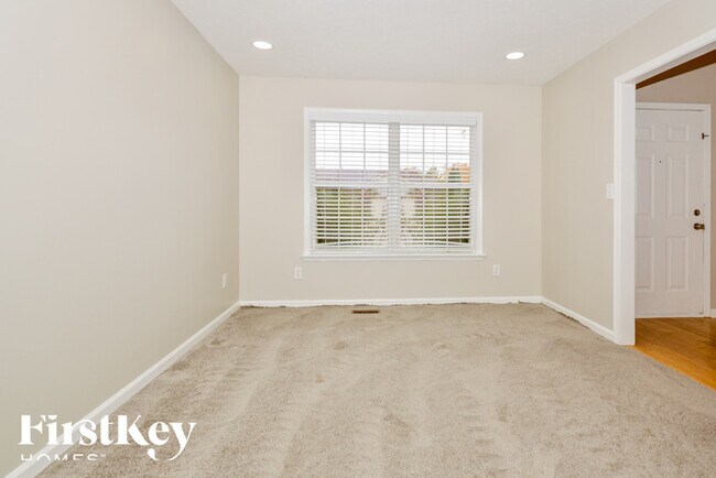 Building Photo - 7081 Village Oaks Dr