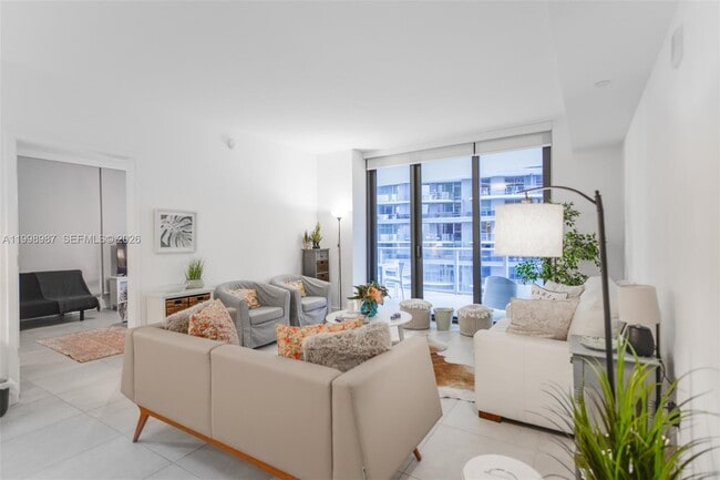 Building Photo - 1010 Brickell Ave