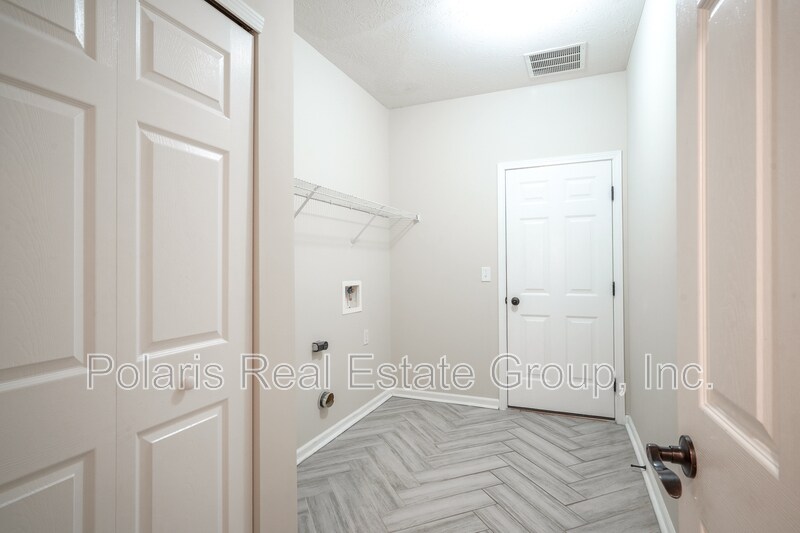 Building Photo - 12175 Bubbling Brook Dr