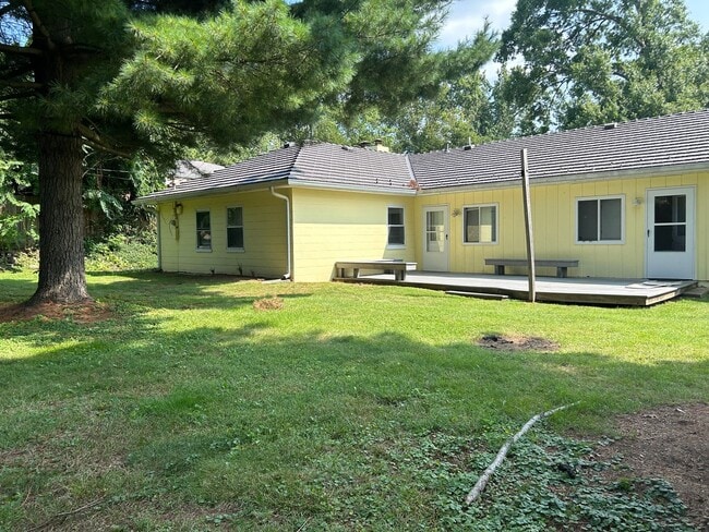 Building Photo - Available August 20th, 2026!!