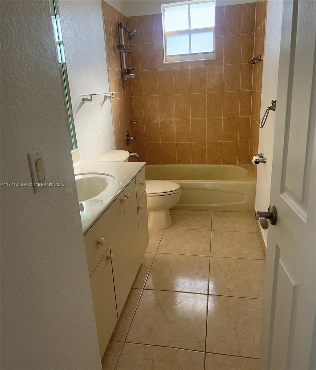 Building Photo - 4409 NW 113th Ct