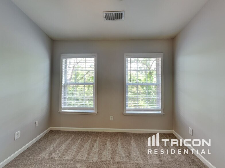 Building Photo - 1771 Highlands View Dr