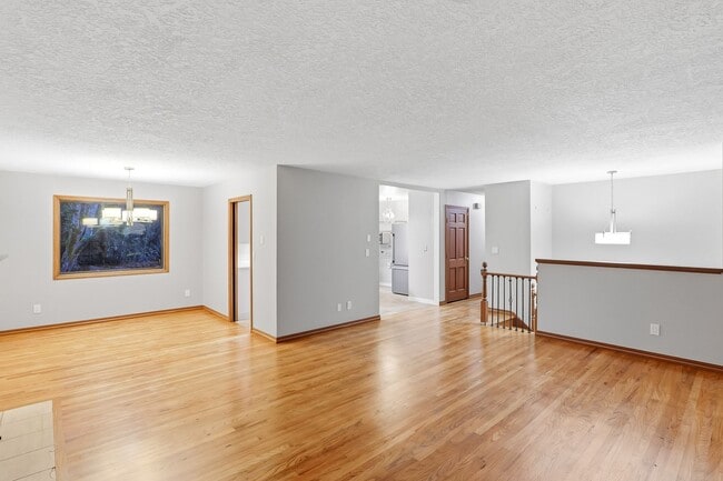 Building Photo - Charming Lake Oswego Home on Large Corner Lot – 3BR, 2.5BA + Bonus Room