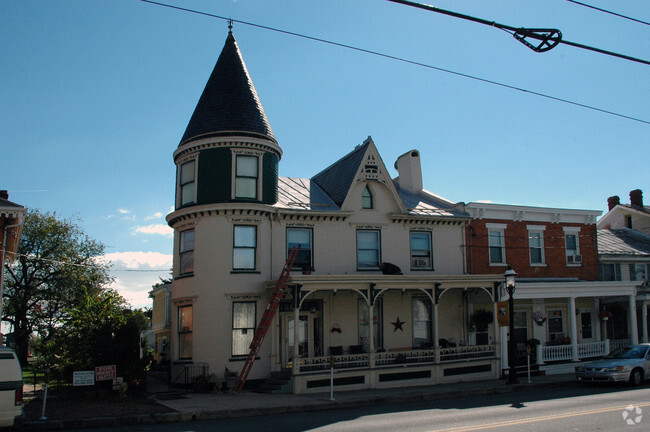 Building Photo - 12 W Big Spring Ave