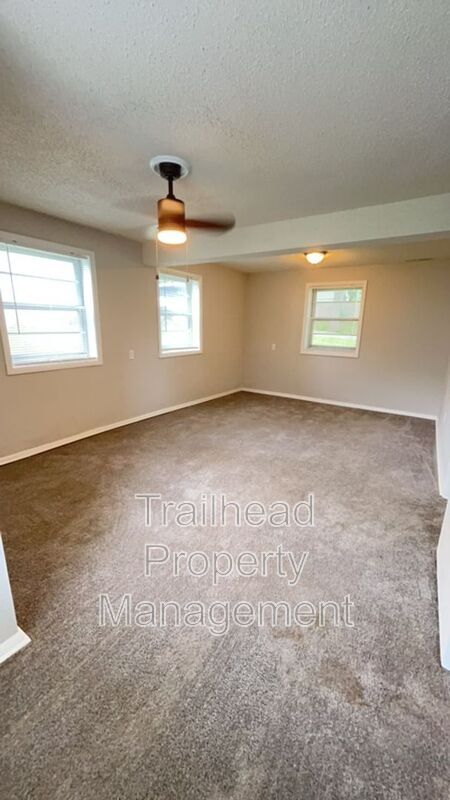 Building Photo - 8105 NE San Rafael Dr
