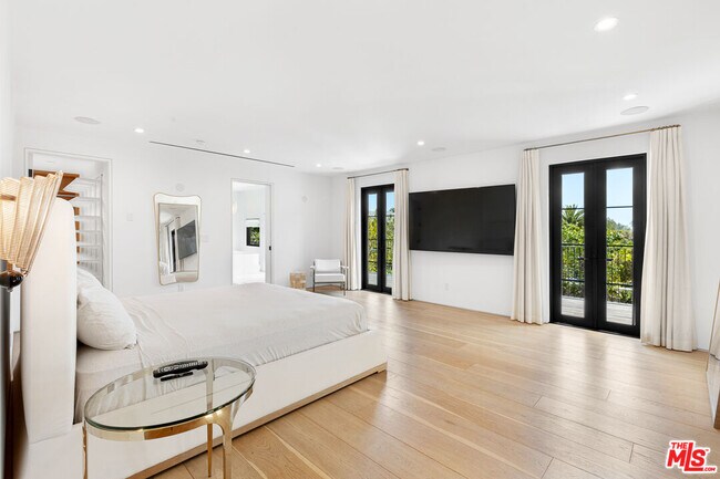 Building Photo - 1001 N Hanover Dr