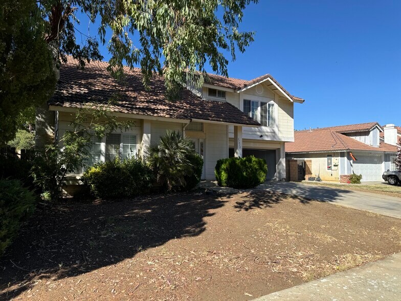 Building Photo - 37413 Norwich Dr