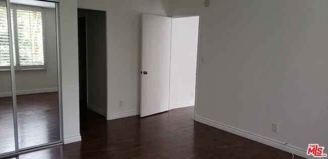 Building Photo - 2170 Century Pk E