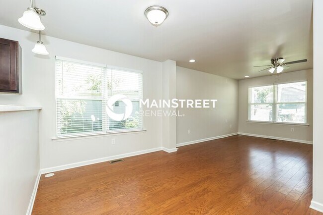 Building Photo - 3 Bedroom Pet-Friendly Home in NASHVILLE, TN with Main Street Renewal