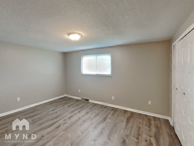 Building Photo - 6659 Rosetree Dr