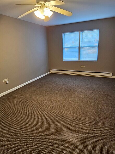 Building Photo - 8801 Schneider Ave