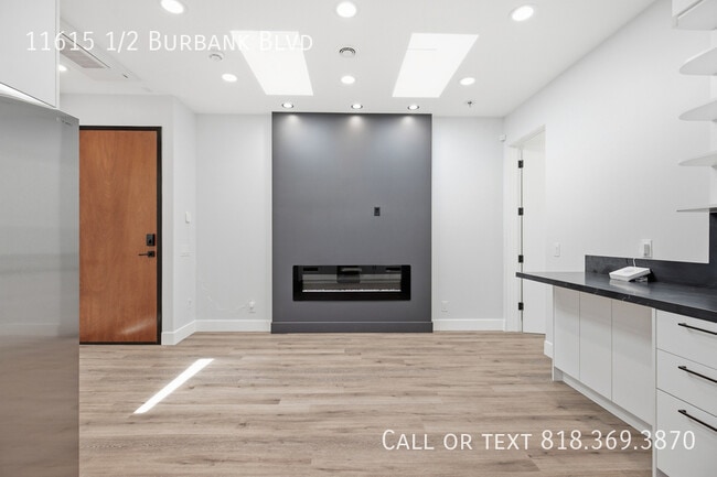 Building Photo - 11615 1/2 Burbank Blvd-