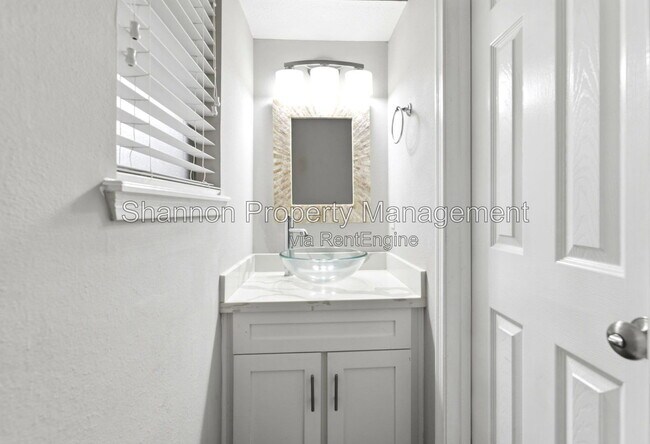 Building Photo - 6307 Jadecrest Dr