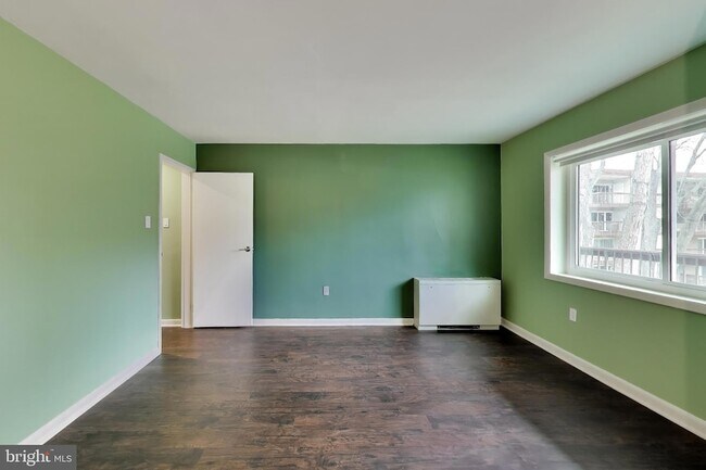 Building Photo - 7420 Lakeview Dr