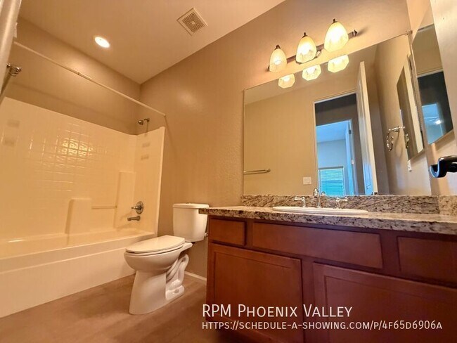 Building Photo - 897 E Roma Ave