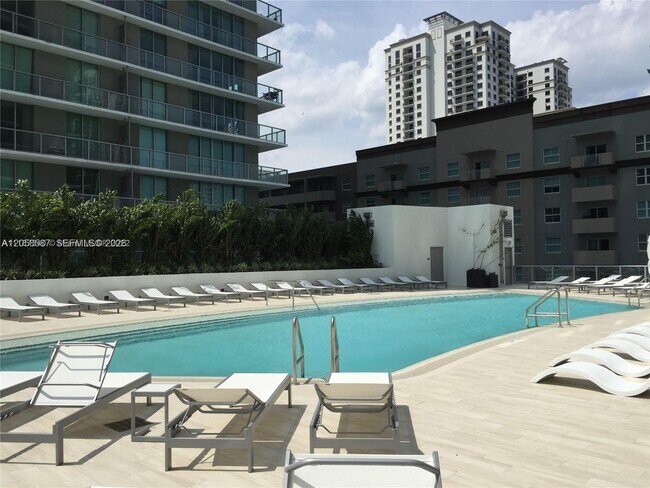 Building Photo - 1100 S Miami Ave