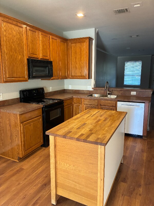 Building Photo - 1336 Kingston Pl