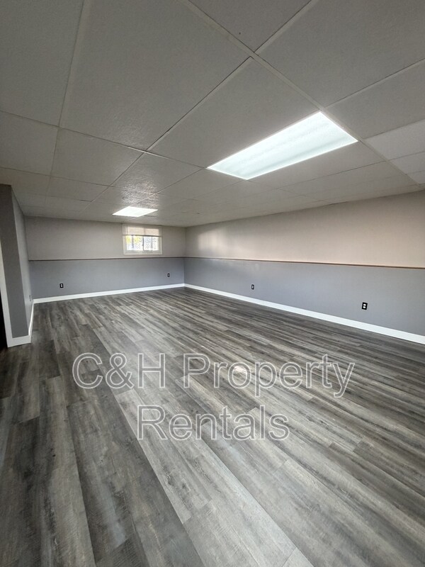 Building Photo - 1133 Minuteman St