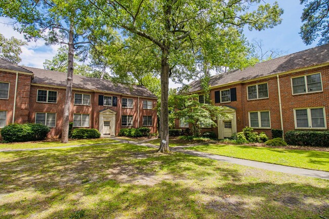 Building Photo - Renovated 1-Bedroom Condo in Heathwood Cou...