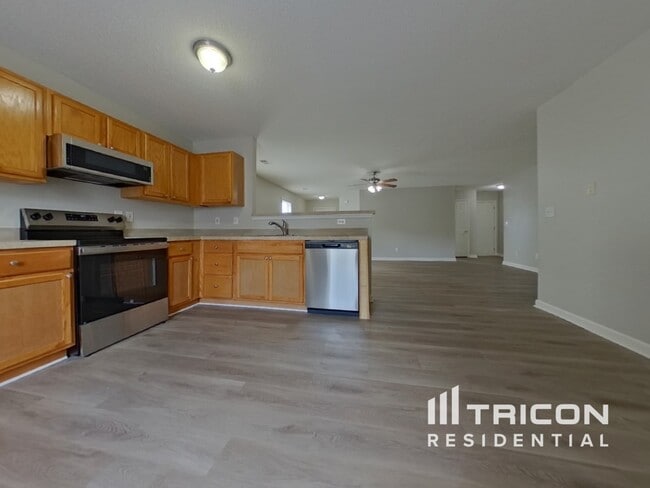 Building Photo - 404 Castle Ridge Dr