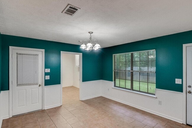 Building Photo - 201 Shadow Cove