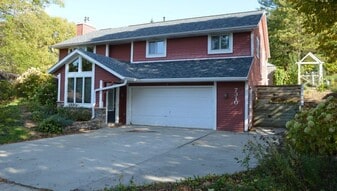 Building Photo - 7310 Friendship Ln