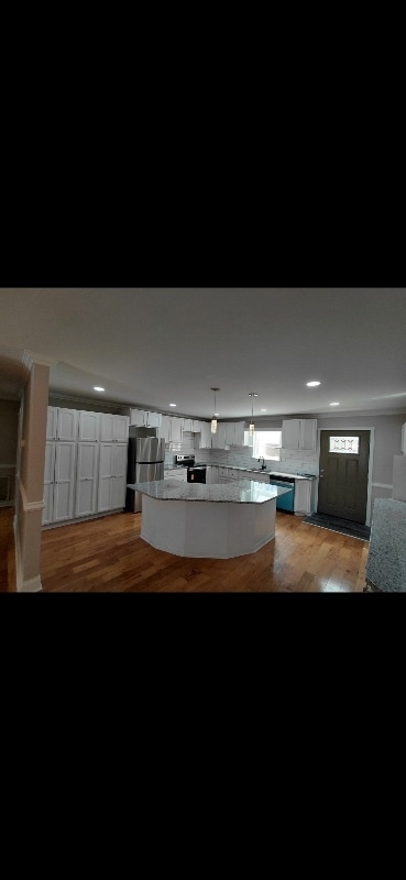 Building Photo - 134 River Rd